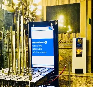 SpinetiX totem in the lobby